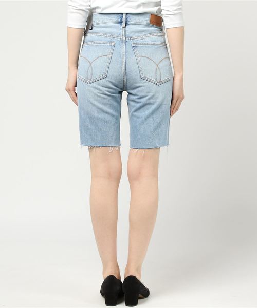 Calvin Klein Jeans(カルヴァンクラインジーンズ)の「ボーイショーツデニム(その他パンツ・レディース・ブルー・24inch/25inch/26inch/27inch/30inch)」の3枚目の写真