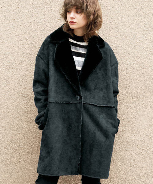 GeeRA(ジーラ)の「フェイクムートンチェスターコート(チェスターコート・レディース・ブラック/キャメル・MEDIUM/LARGE/X-LARGE)」の2枚目の写真