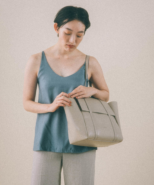 STUDIOUS(ステュディオス)の「【LAUGOA】フェイクレザーワンショルダートートバッグ【A4サイズ対応】/Class 19126-11002(トートバッグ・レディース・ブラック/ベージュ/イエロー/ライトグレー・FREE)」の4枚目の写真