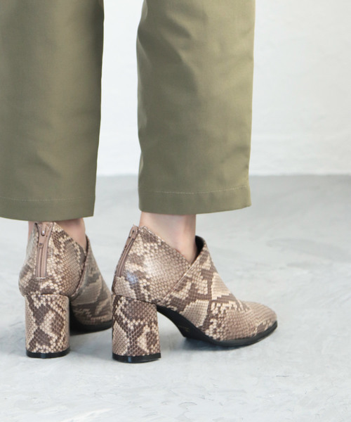SESTO（セスト）の「型押しクロコのフレアヒールブーティースクエアトゥショートブーツ（ブーツ・レディース・パイソン/レオパード/ベージュ/ブラウン/ブラック・3L/LL/S/M/L）」の9枚目の写真