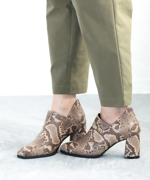 SESTO（セスト）の「型押しクロコのフレアヒールブーティースクエアトゥショートブーツ（ブーツ・レディース・パイソン/レオパード/ベージュ/ブラウン/ブラック・3L/LL/S/M/L）」の10枚目の写真