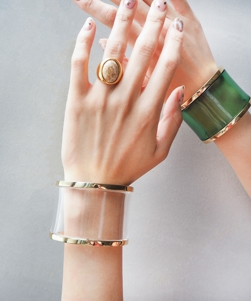 LAPUIS（ラピュイ）の「Clear Wide Bangle（バングル/リストバンド・レディース・ブラック/ブラウン/グリーン/クリア・FREE）」の10枚目の写真
