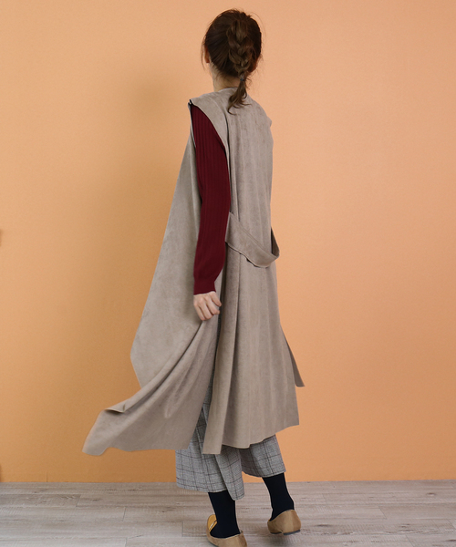 MARLENE JOBERT（マルレーヌ　ジョベル）の「フェイクスウェードロングジレ（その他アウター・レディース・ベージュ/モカ・M）」の5枚目の写真