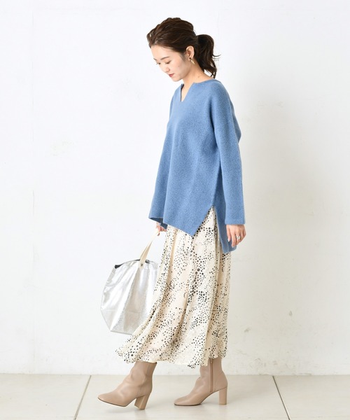 DouDou（ドゥドゥ）の「キーネックプルオーバー（ニット/セーター・レディース・ベージュ/ブルー/キャメル・FREE）」の22枚目の写真