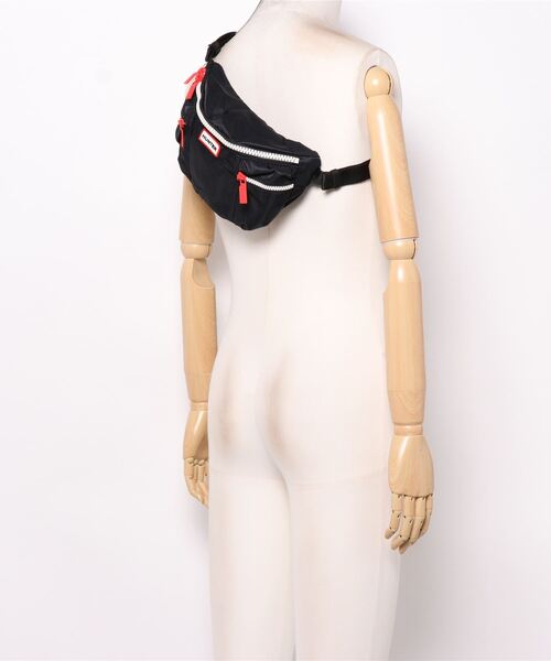 HUNTER(ハンター)の「《HUNTER》ORIGINAL NYLON BUMBAG(ボディバッグ/ウエストポーチ・レディース・ブラック/ネイビー/ダークオリーブ/グレー/ピンク/レッド・FREE)」の7枚目の写真