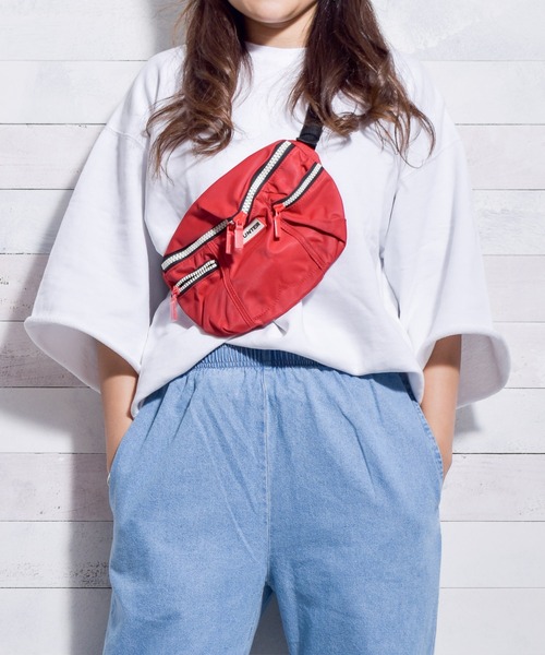 HUNTER(ハンター)の「《HUNTER》ORIGINAL NYLON BUMBAG(ボディバッグ/ウエストポーチ・レディース・ブラック/ネイビー/ダークオリーブ/グレー/ピンク/レッド・FREE)」の14枚目の写真