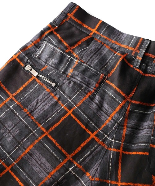 SHAREEF(シャリーフ)の「DRAWING CHECK SHORT PANTS(その他パンツ・メンズ・ブラック系その他/ネイビー/バーガンディー・1/3/2)」の6枚目の写真