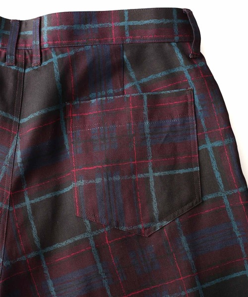 SHAREEF(シャリーフ)の「DRAWING CHECK SHORT PANTS(その他パンツ・メンズ・ブラック系その他/ネイビー/バーガンディー・1/3/2)」の16枚目の写真