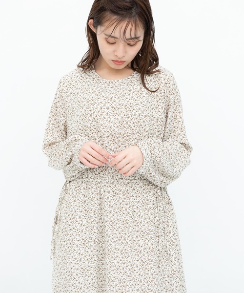 Clice de Paris(クリシェドゥパリス)の「2段花柄ワンピース(ワンピース・レディース・オフホワイト・FREE)」の4枚目の写真