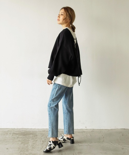 Auntie Rosa Holiday（アンティローザホリデー）の「【ざっくりとした後ろ姿が可愛い】 バックシャンレースアップクロップニット（ニット/セーター・レディース・ホワイト/ブラック/イエロー・FREE）」の6枚目の写真