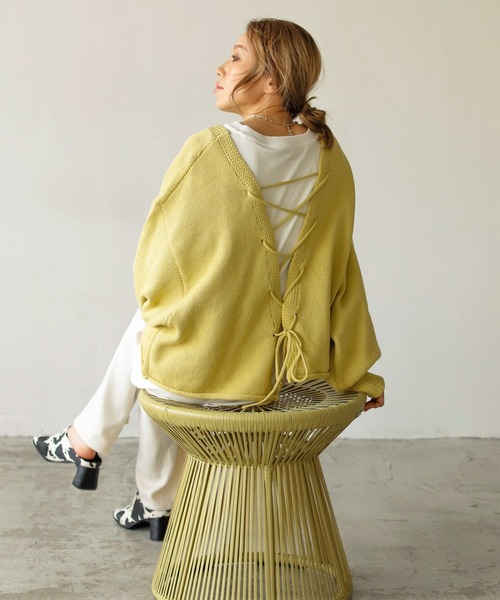 Auntie Rosa Holiday（アンティローザホリデー）の「【ざっくりとした後ろ姿が可愛い】 バックシャンレースアップクロップニット（ニット/セーター・レディース・ホワイト/ブラック/イエロー・FREE）」の16枚目の写真