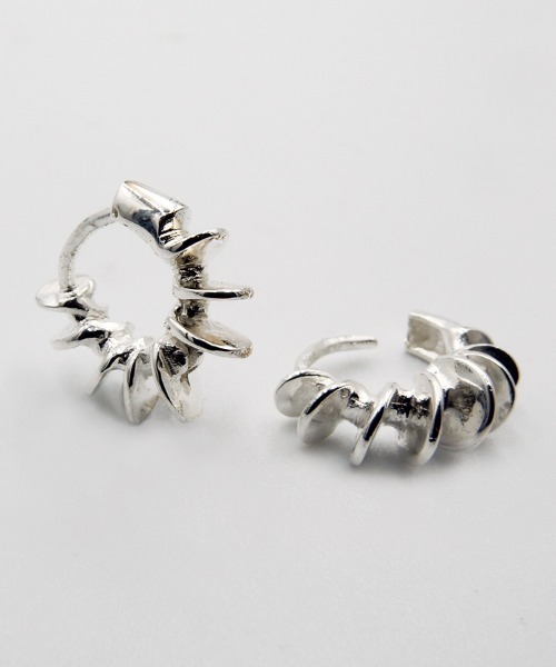 TONE SELECT GOODS(トーンセレクトグッズ)の「【925 SILVER ACC】チップスピアスSV925(OG)(ピアス(両耳用)・レディース・シルバー・FREE)」の1枚目の写真