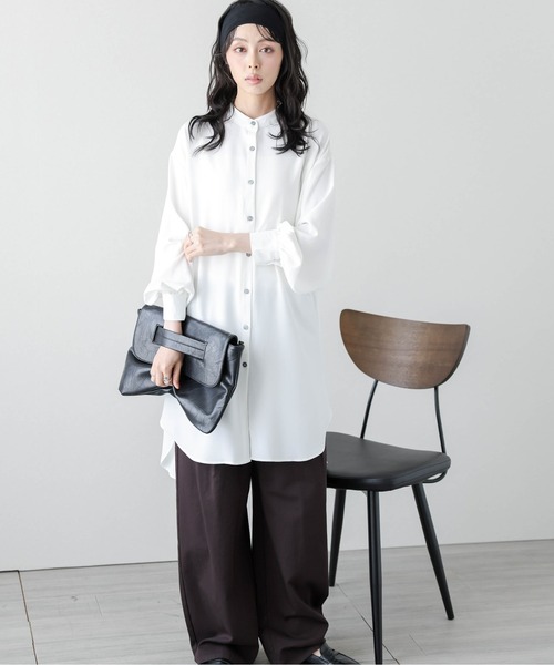 SUGAR BISKET（シュガービスケット）の「ラウンドヘムスタンドカラーブラウス（シャツ/ブラウス・レディース・ホワイト/ブラウン/ブラック/ミント/ベージュ/イエロー/グリーン系その他/グレイッシュベージュ/グレー・フリー）」の2枚目の写真