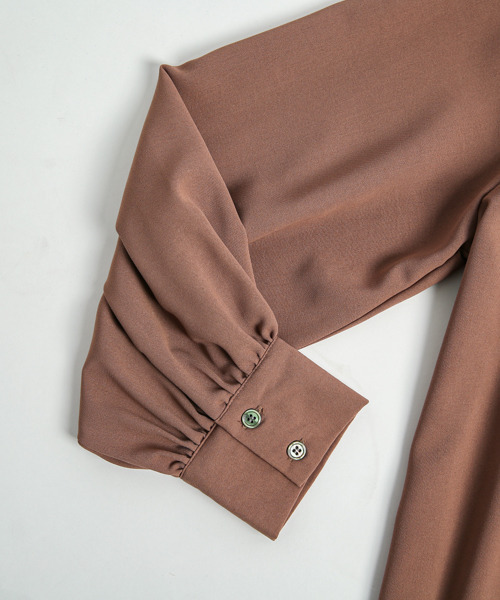 SUGAR BISKET（シュガービスケット）の「ラウンドヘムスタンドカラーブラウス（シャツ/ブラウス・レディース・ホワイト/ブラウン/ブラック/ミント/ベージュ/イエロー/グリーン系その他/グレイッシュベージュ/グレー・フリー）」の11枚目の写真