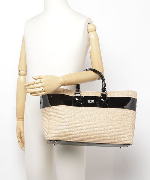 DIESEL（ディーゼル）の「レディース ストロー ミディアムサッチェル（ハンドバッグ・レディース・ベージュ・UNI）」の6枚目の写真