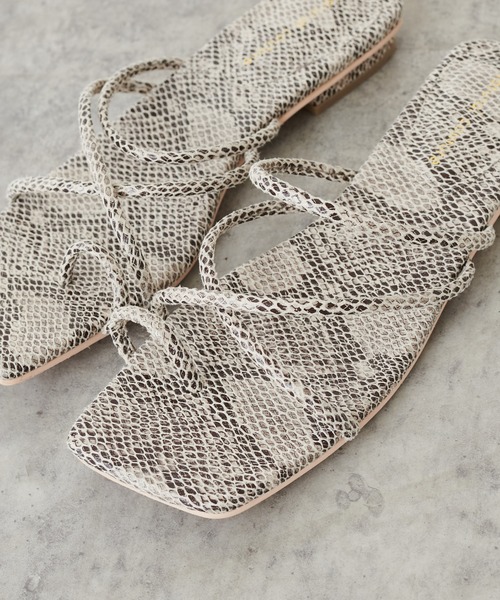 natural couture（ナチュラルクチュール）の「NEW細ヒモヌーディ―サンダル（サンダル・レディース・ゴールド/パイソン・SMALL/MEDIUM/LARGE）」の16枚目の写真