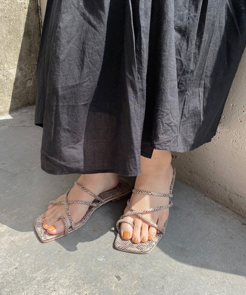 natural couture（ナチュラルクチュール）の「NEW細ヒモヌーディ―サンダル（サンダル・レディース・ゴールド/パイソン・SMALL/MEDIUM/LARGE）」の8枚目の写真