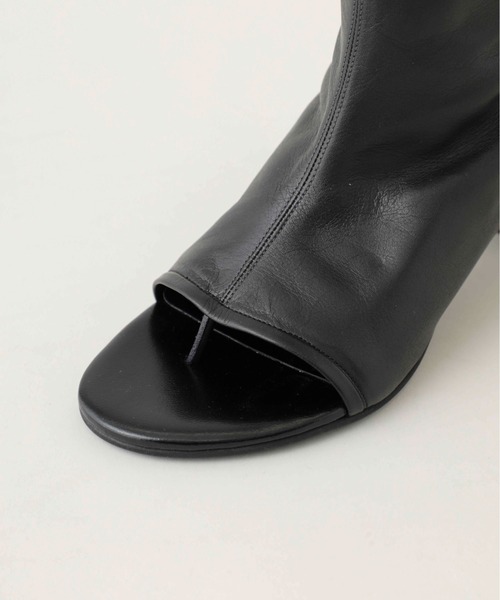 UNITED TOKYO（ユナイテッドトウキョウ）の「ショセットレザーブーティ（ブーツ・レディース・ブラック/ベージュ・1/2）」の4枚目の写真