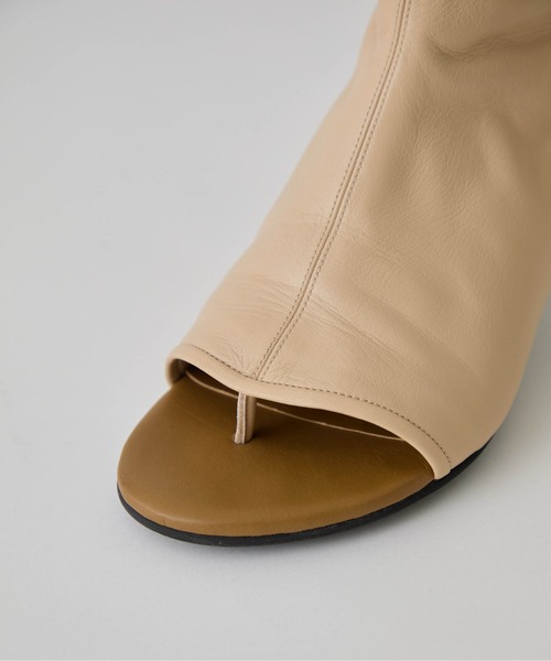 UNITED TOKYO（ユナイテッドトウキョウ）の「ショセットレザーブーティ（ブーツ・レディース・ブラック/ベージュ・1/2）」の15枚目の写真