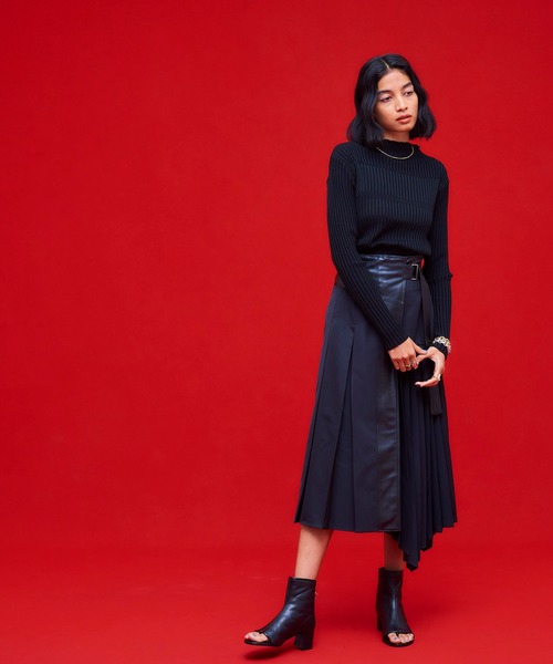 UNITED TOKYO（ユナイテッドトウキョウ）の「ショセットレザーブーティ（ブーツ・レディース・ブラック/ベージュ・1/2）」の17枚目の写真