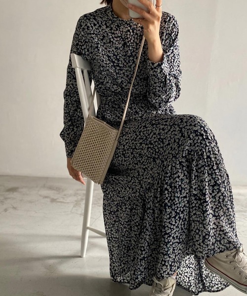 VitaFelice（ヴィータフェリーチェ）の「編み込みスマホポシェットショルダーバッグ（ショルダーバッグ・レディース・ブラック/ホワイト/ナチュラル/チョコ/ベージュ/オリーブ/ベージュ系その他/ブラック系その他・FREE）」の2枚目の写真