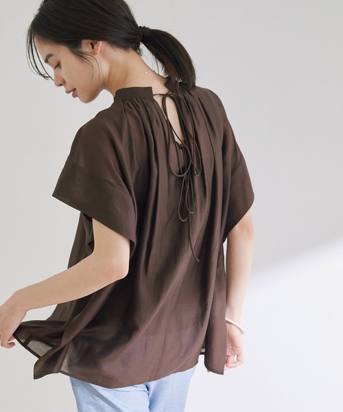 ROPE'（ロペ）の「【新色追加】前後2WAY ボリュームフレンチスリーブブラウス（シャツ/ブラウス・レディース・ベージュ/ブルー系その他4/ダークブラウン/ブラック/パープル/グリーン・38）」の3枚目の写真