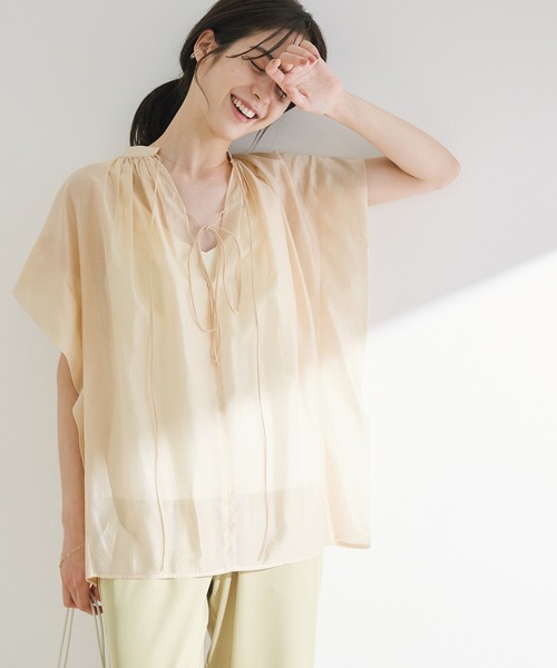 ROPE'（ロペ）の「【新色追加】前後2WAY ボリュームフレンチスリーブブラウス（シャツ/ブラウス・レディース・ベージュ/ブルー系その他4/ダークブラウン/ブラック/パープル/グリーン・38）」の4枚目の写真