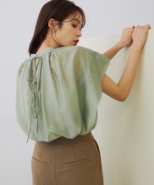 ROPE'（ロペ）の「【新色追加】前後2WAY ボリュームフレンチスリーブブラウス（シャツ/ブラウス・レディース・ベージュ/ブルー系その他4/ダークブラウン/ブラック/パープル/グリーン・38）」の5枚目の写真