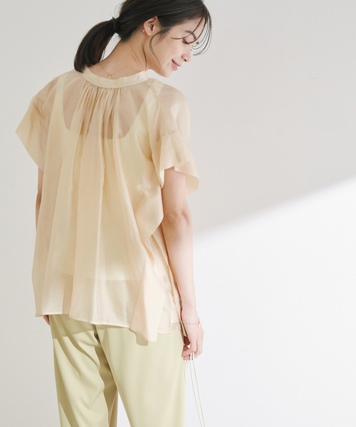 ROPE'（ロペ）の「【新色追加】前後2WAY ボリュームフレンチスリーブブラウス（シャツ/ブラウス・レディース・ベージュ/ブルー系その他4/ダークブラウン/ブラック/パープル/グリーン・38）」の7枚目の写真