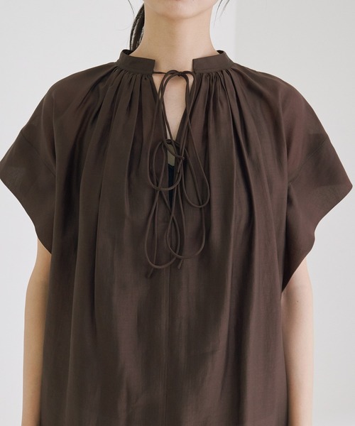 ROPE'（ロペ）の「【新色追加】前後2WAY ボリュームフレンチスリーブブラウス（シャツ/ブラウス・レディース・ベージュ/ブルー系その他4/ダークブラウン/ブラック/パープル/グリーン・38）」の19枚目の写真