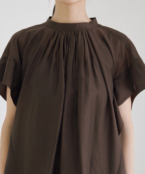 ROPE'（ロペ）の「【新色追加】前後2WAY ボリュームフレンチスリーブブラウス（シャツ/ブラウス・レディース・ベージュ/ブルー系その他4/ダークブラウン/ブラック/パープル/グリーン・38）」の16枚目の写真