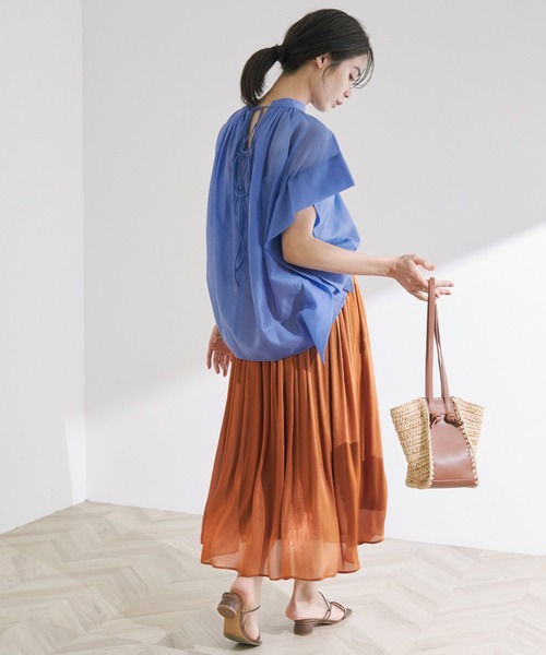 ROPE'（ロペ）の「【新色追加】前後2WAY ボリュームフレンチスリーブブラウス（シャツ/ブラウス・レディース・ベージュ/ブルー系その他4/ダークブラウン/ブラック/パープル/グリーン・38）」の10枚目の写真