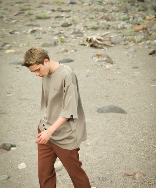 Pledge（プレッジ）の「【Pledge】【特別別注】 プリントシルケットポンチビッグTシャツ（Tシャツ/カットソー・メンズ・ホワイト/ブラック/ブルー/グレイッシュベージュ/ホワイト系/ホワイト系1/ブラック系/ブラック系1/ベージュ系/ベージュ系1/ブルー系/ブルー系1・MEDIUM/LARGE）」の16枚目の写真