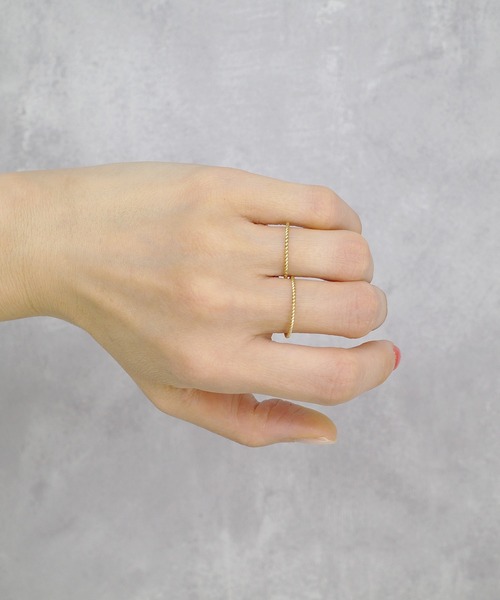 ISOLATION（アイソレーション）の「【ISOLATION / アイソレーション】14KGF Twist Ring / ゴールドフィルド ツイストリング（リング・レディース・ゴールド・#11/#9/#13）」の5枚目の写真