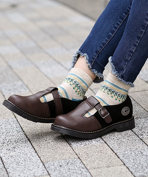 チチカカ(チチカカ)の「メタルパーツ付きシューズ(ローファー・レディース・ブラウン/ブラック・LARGE/MEDIUM)」の2枚目の写真