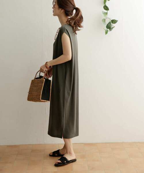 URBAN RESEARCH DOORS（アーバンリサーチドアーズ）の「ノースリーブカットソーワンピース（ワンピース・レディース・チャコールグレー/ネイビー/カーキ・ONE）」の13枚目の写真