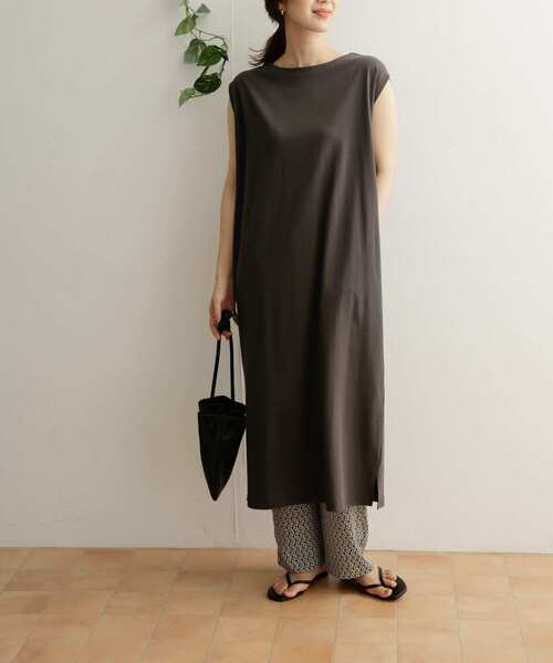 URBAN RESEARCH DOORS（アーバンリサーチドアーズ）の「ノースリーブカットソーワンピース（ワンピース・レディース・チャコールグレー/ネイビー/カーキ・ONE）」の5枚目の写真