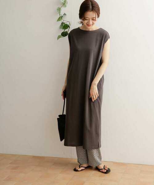URBAN RESEARCH DOORS（アーバンリサーチドアーズ）の「ノースリーブカットソーワンピース（ワンピース・レディース・チャコールグレー/ネイビー/カーキ・ONE）」の14枚目の写真