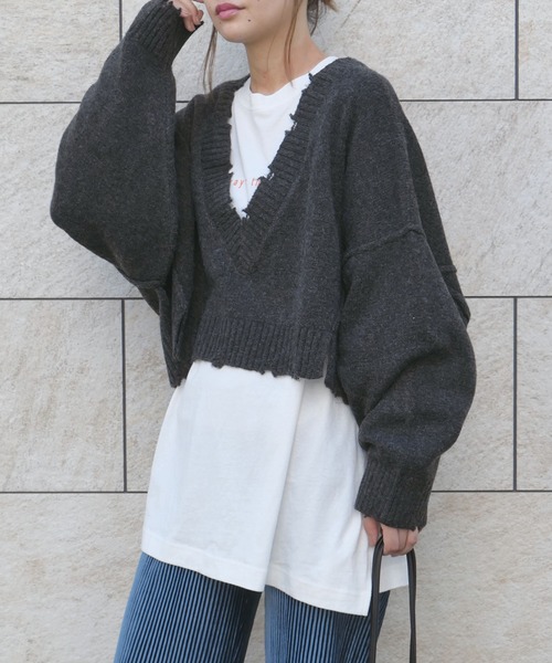 CORNERS（コーナーズ）の「ダメージ加工深Vネックショートニット（ニット/セーター・レディース・アイボリー/ライトベージュ/ブラウン/チャコールグレー/イエロー・M）」の3枚目の写真