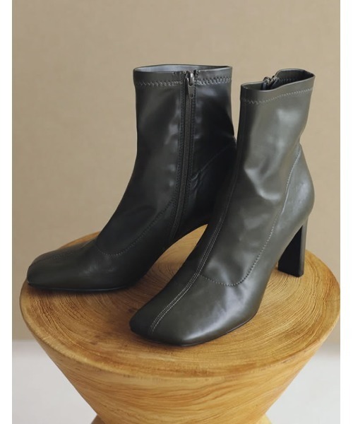 Re:EDIT（リエディ）の「[累計販売数3,000足突破！][大きいサイズ有]フェイクレザースクエアトゥミドルブーツ（ブーツ・レディース・ブラック/ブラウン/カーキ/アイボリー/キャメル・X-LARGE/MEDIUM/LARGE/XX-LARGE/SMALL）」の4枚目の写真