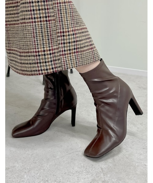 Re:EDIT（リエディ）の「[累計販売数3,000足突破！][大きいサイズ有]フェイクレザースクエアトゥミドルブーツ（ブーツ・レディース・ブラック/ブラウン/カーキ/アイボリー/キャメル・X-LARGE/MEDIUM/LARGE/XX-LARGE/SMALL）」の22枚目の写真