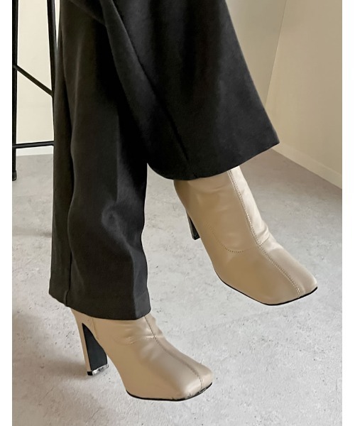 Re:EDIT（リエディ）の「[累計販売数3,000足突破！][大きいサイズ有]フェイクレザースクエアトゥミドルブーツ（ブーツ・レディース・ブラック/ブラウン/カーキ/アイボリー/キャメル・X-LARGE/MEDIUM/LARGE/XX-LARGE/SMALL）」の18枚目の写真