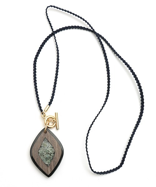 チチカカ（チチカカ）の「クラッシュストーンマンテルネックレス（ネックレス・レディース・ネイビー/オレンジ・FREE）」の6枚目の写真