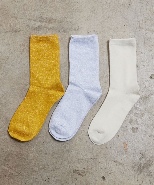 SHIZUTA（シズタ）の「SZT: カラー無地ソックス 　クルーソックス　ラッピングバッグ入り　誕生日祝い　長寿祝い　靴下　お返し　ちょっとしたプレゼント　3Pセット（ソックス/靴下・レディース・A/B/C/D/E/レッド系/グリーン系/ベージュ系/ピンク系/イエロー系その他/ホワイト系/イエロー系/ブルー系/ブラック系/パープル系/グレー系・S/M/L）」の2枚目の写真