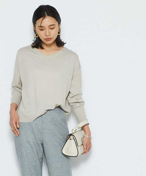 RIVE DROITE（リヴドロワ）の「カラーでスタイリングが楽しめる　カシミヤ混Vネック前後差ニット（ニット/セーター・レディース・ブルー/レッド/チャコールグレー/グレー系その他/バイオレット/レモンイエロー/ブラック/オフホワイト・FREE）」の5枚目の写真