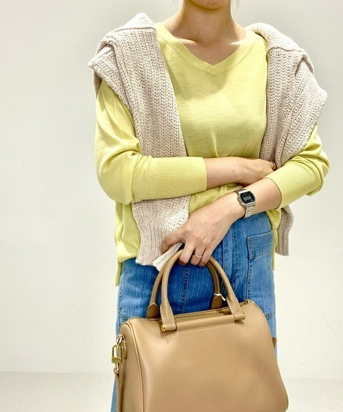 RIVE DROITE（リヴドロワ）の「カラーでスタイリングが楽しめる　カシミヤ混Vネック前後差ニット（ニット/セーター・レディース・ブルー/レッド/チャコールグレー/グレー系その他/バイオレット/レモンイエロー/ブラック/オフホワイト・FREE）」の8枚目の写真