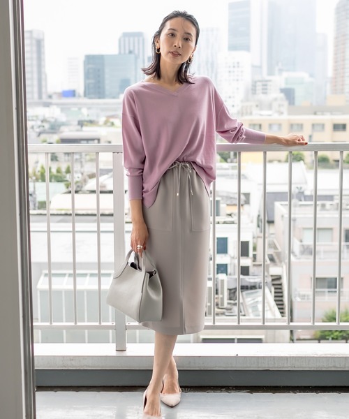 RIVE DROITE（リヴドロワ）の「カラーでスタイリングが楽しめる　カシミヤ混Vネック前後差ニット（ニット/セーター・レディース・ブルー/レッド/チャコールグレー/グレー系その他/バイオレット/レモンイエロー/ブラック/オフホワイト・FREE）」の19枚目の写真