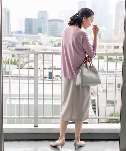 RIVE DROITE（リヴドロワ）の「カラーでスタイリングが楽しめる　カシミヤ混Vネック前後差ニット（ニット/セーター・レディース・ブルー/レッド/チャコールグレー/グレー系その他/バイオレット/レモンイエロー/ブラック/オフホワイト・FREE）」の21枚目の写真