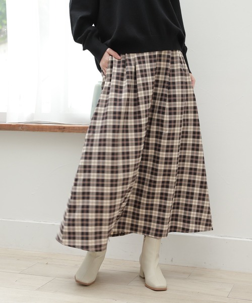 LAKOLE(ラコレ)の「チェック柄タックフレアスカート / 235148(スカート・レディース・ネイビー/ブラウン/カーキ・SMALL/MEDIUM)」の2枚目の写真