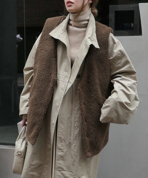 CORNERS（コーナーズ）の「ボア×キルティングリバーシブルベスト（ダウンベスト・レディース・アイボリー/ブラウン/モカ/グレイッシュベージュ/ライトベージュ・M）」の3枚目の写真